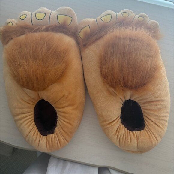 Hobbit Feet Slippers - Picture 1 of 2